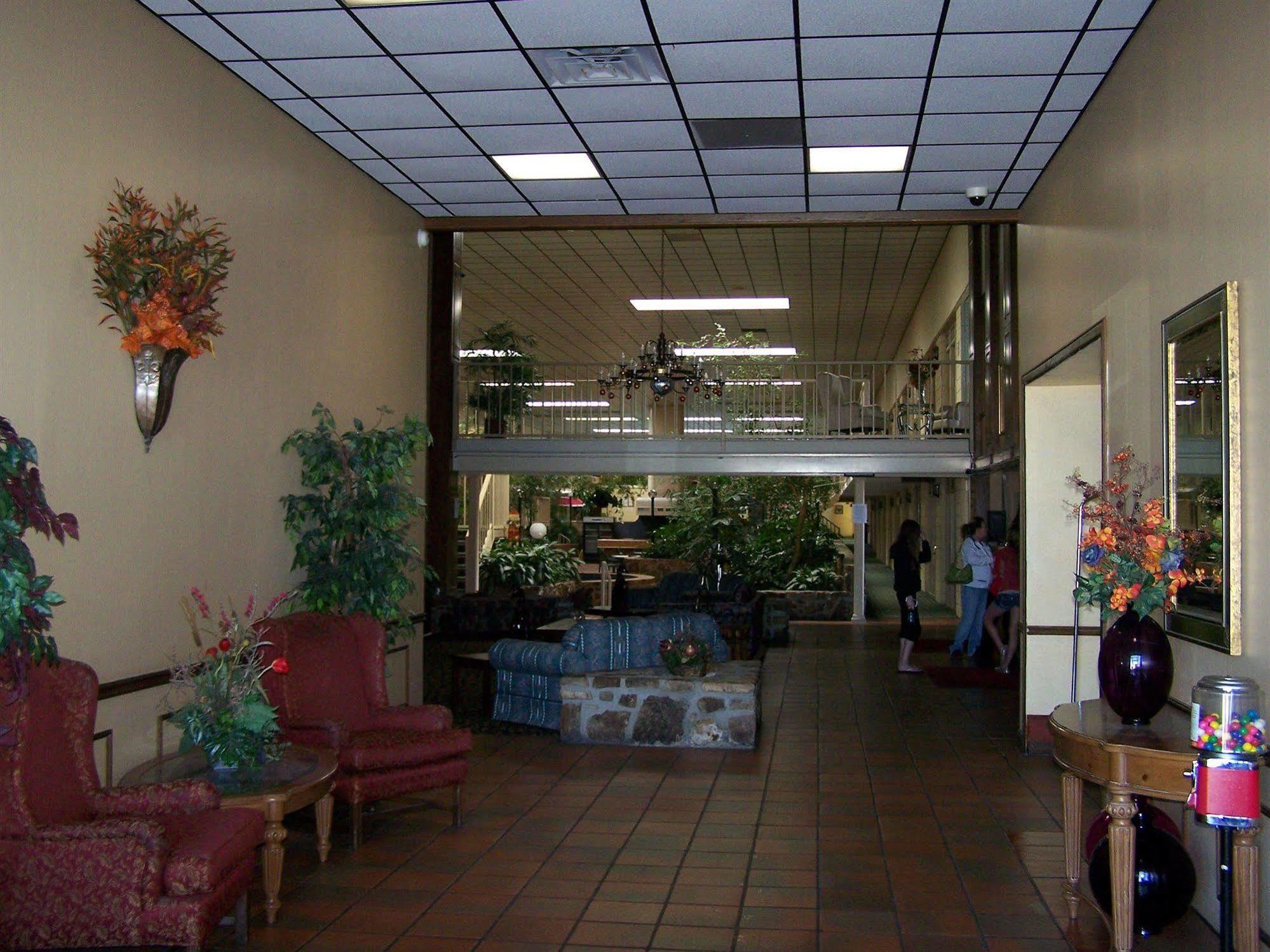 Seasons Inn And Suites Fort Smith Exterior photo